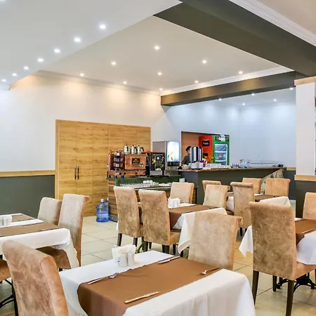 Tropical Suits Hotel *