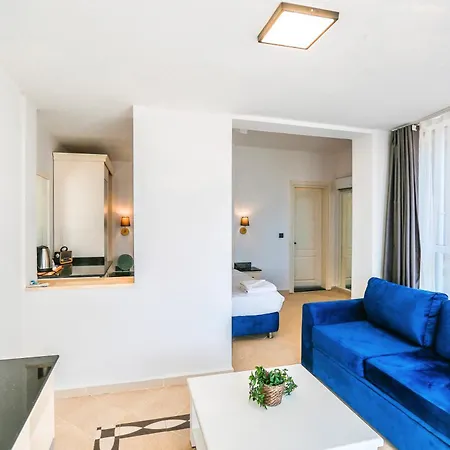 Tropical Suits Hotel *