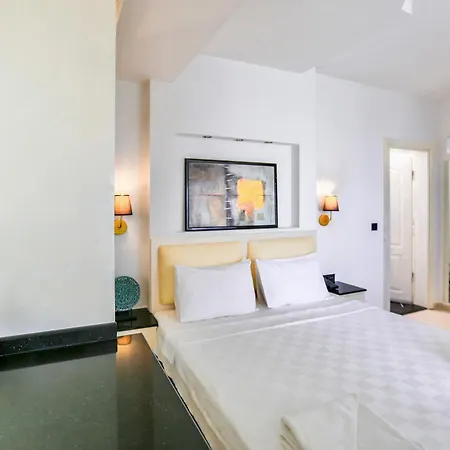 Hotel Tropical Suits *