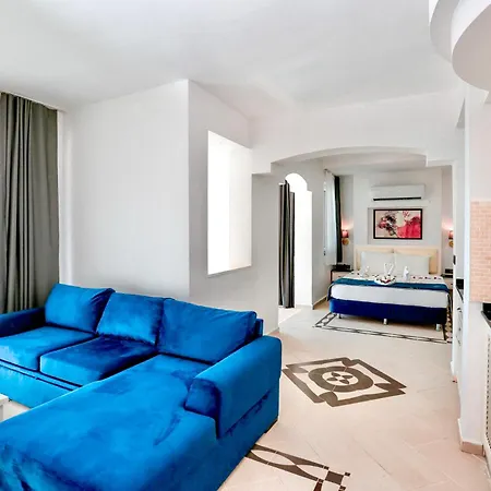 Hotel Tropical Suits *