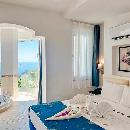 Hotel Tropical Suits *