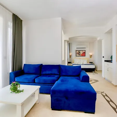 Hotel Tropical Suits *