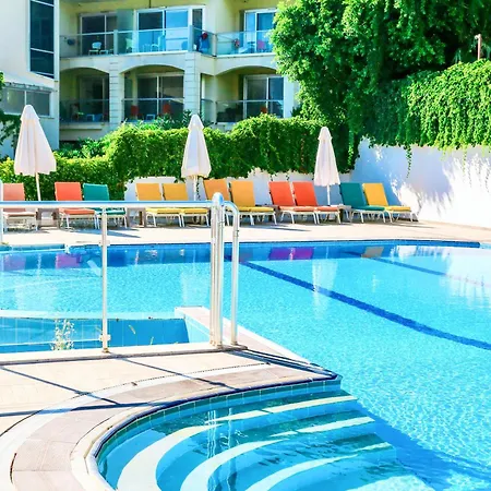 Tropical Suits Hotel *