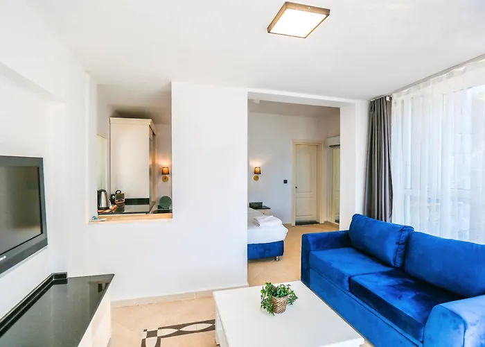 Tropical Suits Hotel *