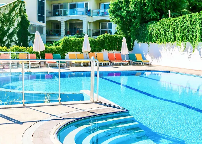 Tropical Suits Hotel *