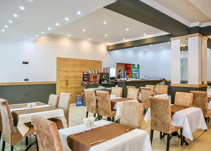 Tropical Suits Hotel *