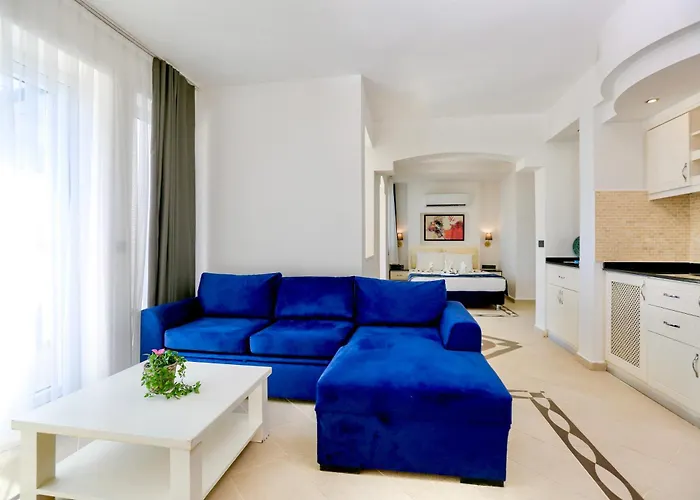 Hotel Tropical Suits *