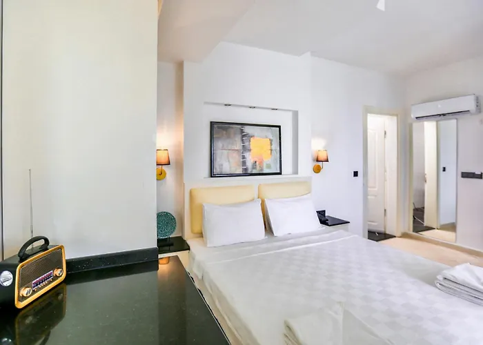 Hotel Tropical Suits *